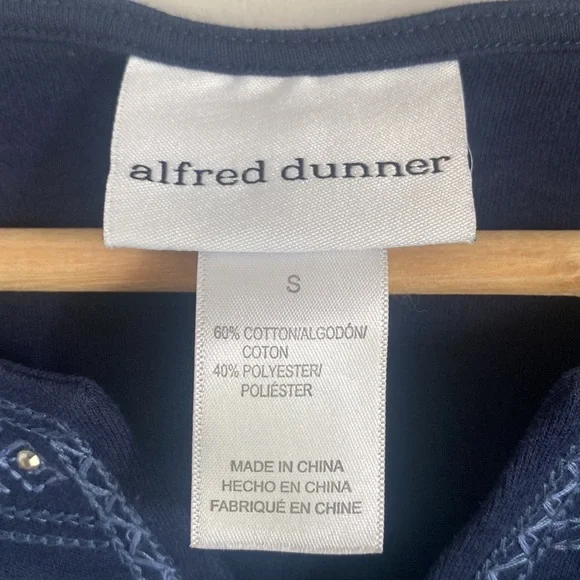 Alfred Dunner Navy Blue Embroidered Blouse Tunic Size Small - Picture 2 of 6